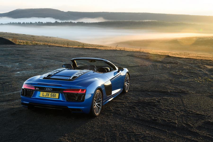 Audi R8 Spyder V10 2016 года  (UK) (фото 6 из 40)